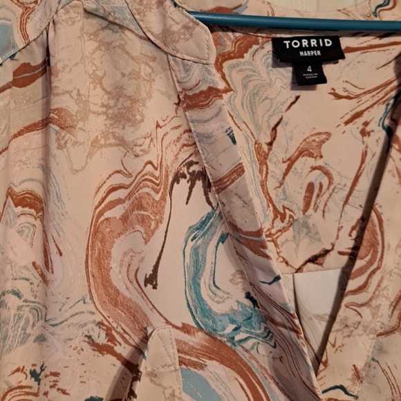 Torrid Harper paisley print, tab sleeves tunic in LNC - Picture 8 of 13